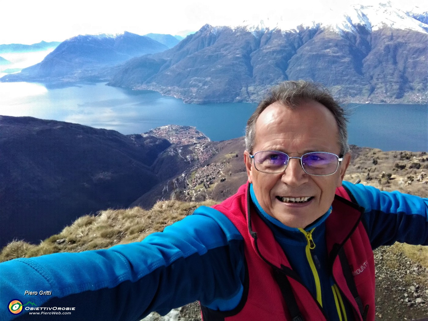 39 Dal Lagnoncino selfie con vista su Dervio , il lago e i suoi monti.jpg